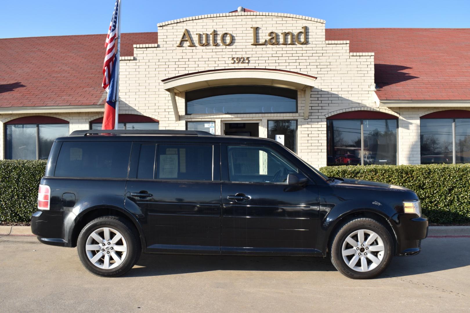 2009 Black /Gray Ford FLEX (2FMDK51C19B) with an V6, 3.5L engine, AUTOMATIC transmission, located at 5925 E. BELKNAP ST., HALTOM CITY, TX, 76117, (817) 834-4222, 32.803799, -97.259003 - Purchasing a 2009 Ford Flex can be a great decision for several reasons: Spacious and Versatile Interior: The Ford Flex is known for its spacious and comfortable interior, offering seating for up to seven passengers across three rows. The boxy design maximizes interior space, providing ample headro - Photo#3